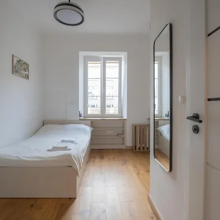 Apartment Micro Chmielna Warschau